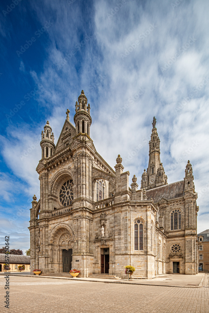 Obraz premium Basilica of Sainte Anne d'Auray, Brittany France Neo-Gothic Architecture