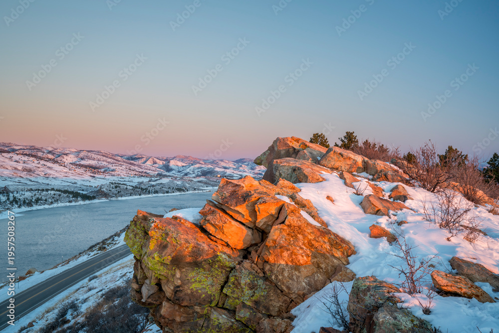 Naklejka premium mountain lake in winter sunrise scenery - Horsetooth Reservoir and Centennial Road near Fort Collins, Colorado