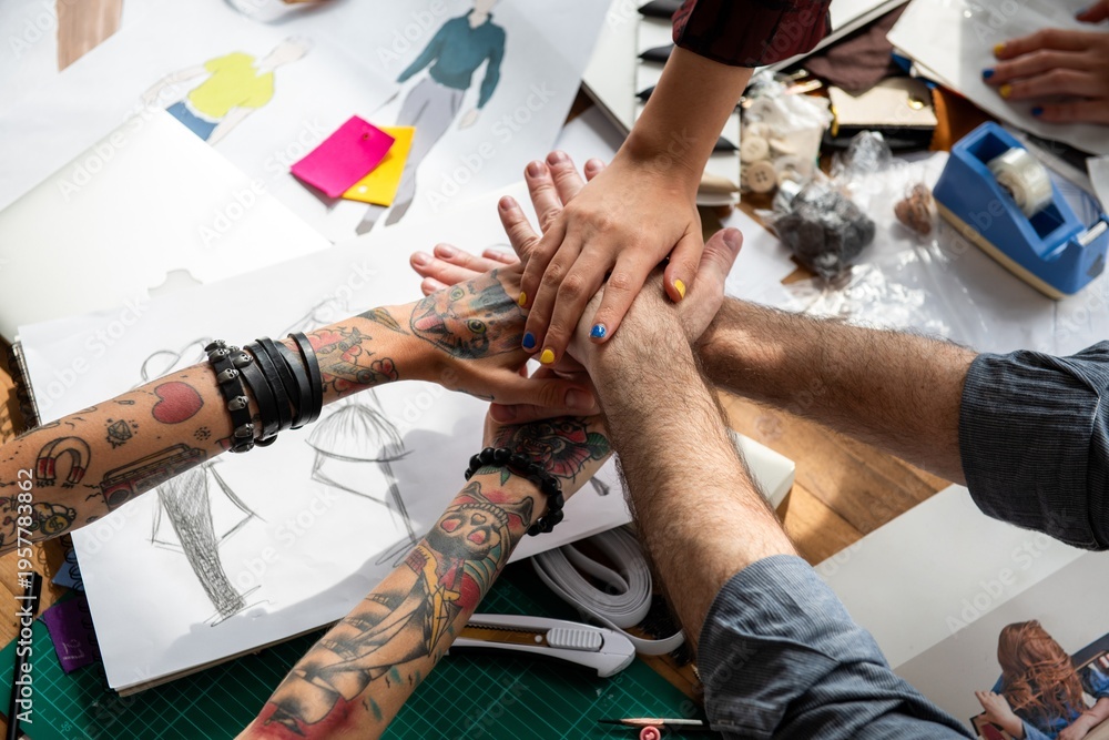 Obraz premium Creative teamwork with tattooed hands