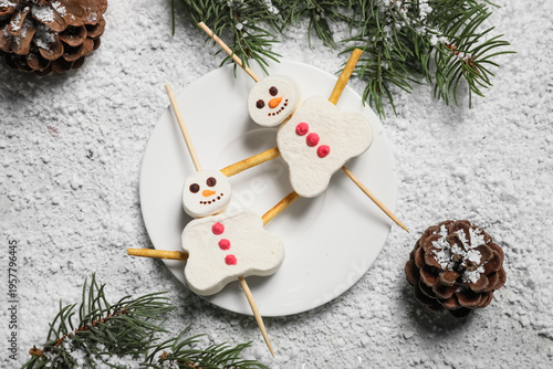 Plate with snowmen made of ...