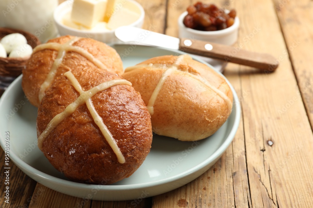 Fototapeta premium Hot cross buns on wooden table, closeup