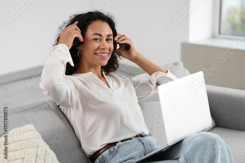 Female African-American onl...