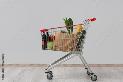 Shopping cart with differen...