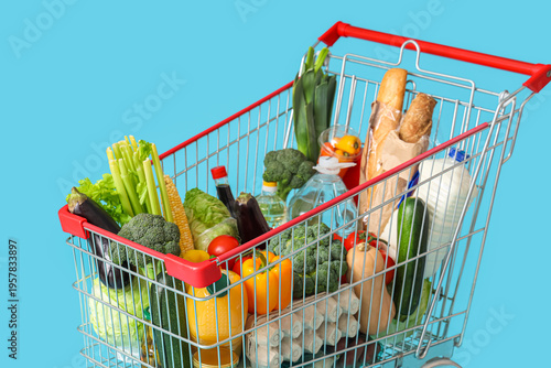 Shopping cart with differen...
