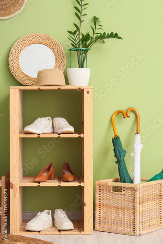 Shelf unit with women's sho...