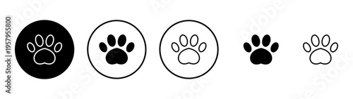 Paw icon vector. paw print sign and symbol. dog or cat paw