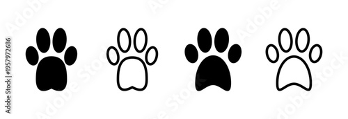 Paw icon vector illustration. paw print sign and symbol. dog or cat paw