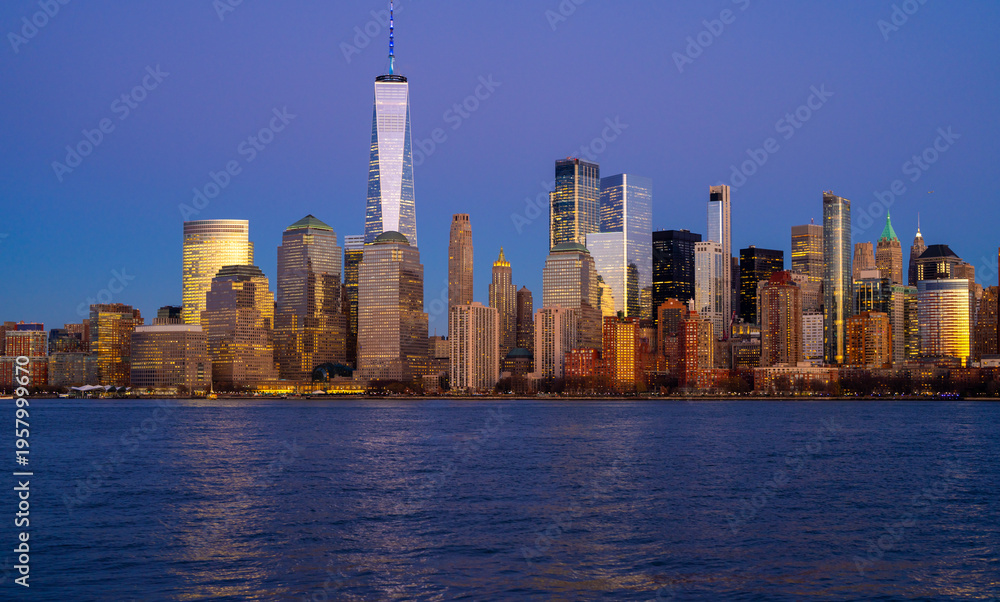 Obraz premium NYC Manhattan skyscrapers forming city horizon. NYC Manhattan skyline architectural panorama. NYC Manhattan skyline with famous towers.