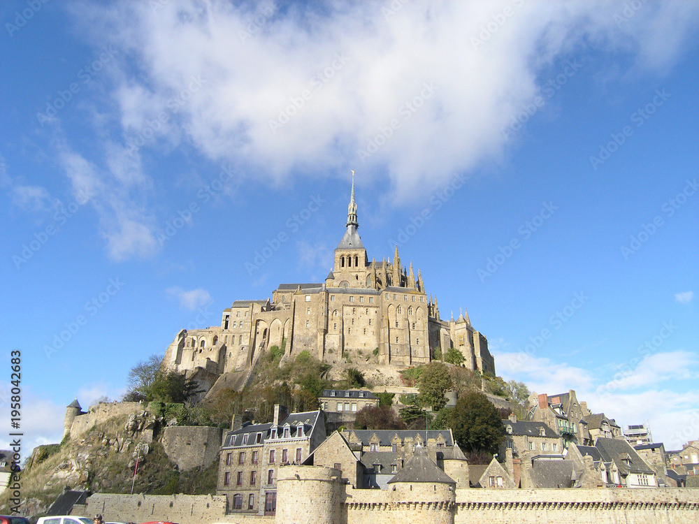 Obraz premium 青空のモンサンミッシェル france mont saint michel 