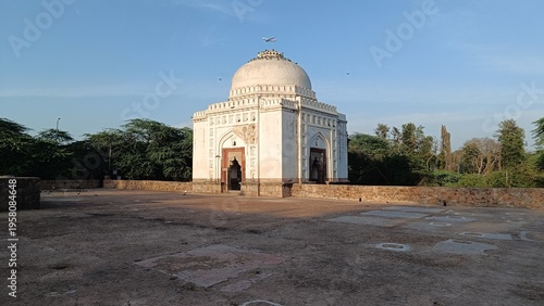 A picture of historical monument in delhi