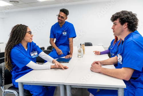 Fotografía Medical students in blue scrubs discussing during training