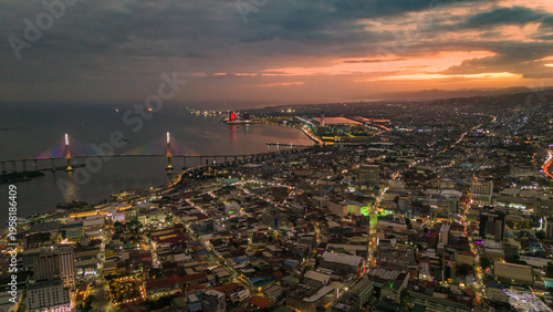 Fotografía Sunset drone aerial skyline cityscape view of Cebu City Philippines island golde
