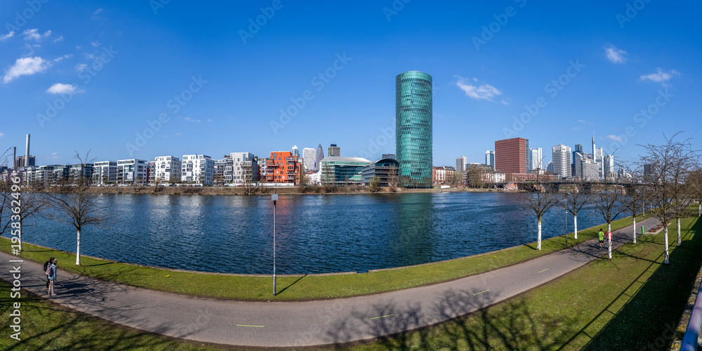 Obraz premium Blick über Westhafen, Frankfurt am Main, Hessen, Deutschland 