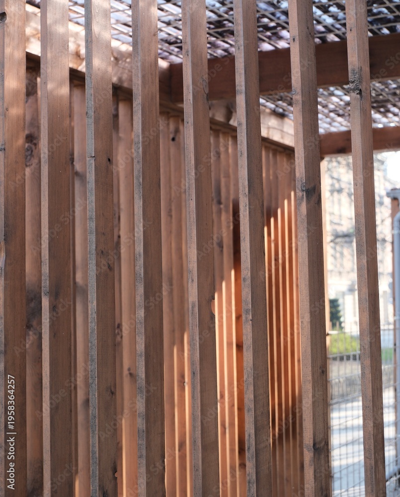 Obraz premium Wooden vertical slats with light and shadow pattern, minimal architectural background