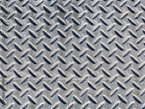 滑り止めの鋼板、チェッカープレート