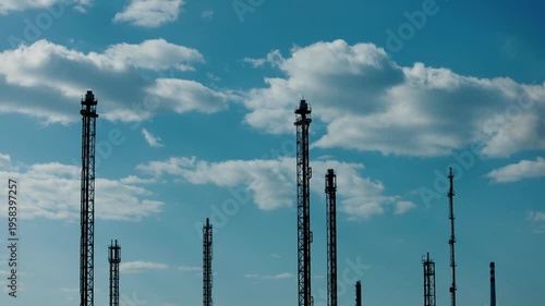 4K 59,94 fps Industrial Sky Timelapse: Factory Chimneys Silhouette with Drifting Clouds