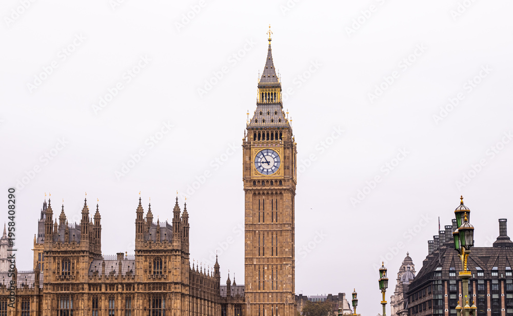 Obraz premium Elizabeth Tower and Palace of Westminster providing iconic architectural views, a major London landmark
