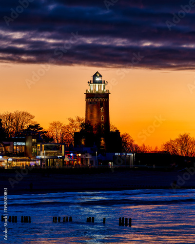 latarnia, noc, morze, zachód słońca, polska, kołobrzeg, nocne zdjęcia, złota godzina, niebieska godzina