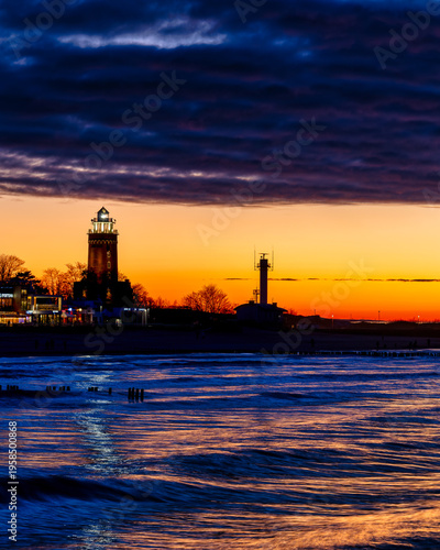 latarnia, noc, morze, zachód słońca, polska, kołobrzeg, nocne zdjęcia, złota godzina, niebieska godzina, noc, budowa, wieza, latarni, gród, niebo, iskra, architektura, meczet, podróż, woda, sztokholm,