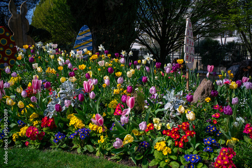 un parterre de fleurs au premiers jours du printemps dans le parc de Reuilly à Paris en France