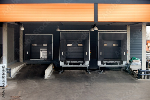 Fotografie Loading dock or loading bay with bumpers, levelers, lift, dock seals or shelters, traffic lights