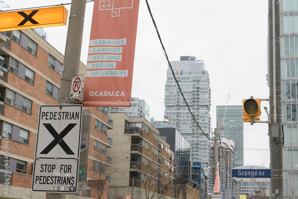 Fototapeta premium pole mounted banner sign of OCADU (Ontario College of Art) at a crossing of McCaul St and Grange Rd, Toronto