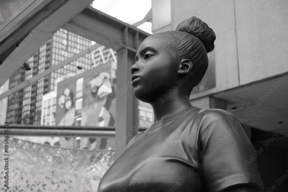 Fototapeta premium black and white view of Moments Contained, a monumental bronze figure by renowned artist Thomas J Price outside the Art Gallery of Ontario, Toronto