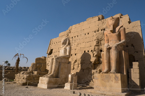 Fotografía Karnak Temple is dedicated to the temple complex of Ancient Egypt in honor of the god Amun-Ra, his wife Mut and son Khons