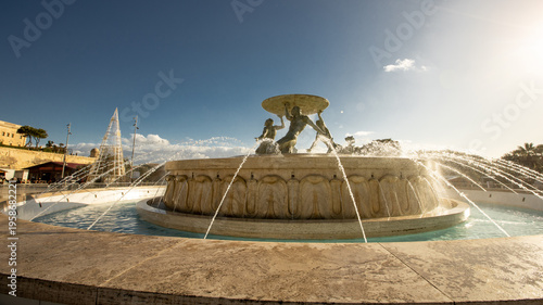 Fotografie Experience the grace and beauty of Triton Fountain in Valletta, Malta