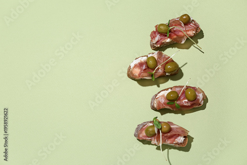 Tasty canapes with jamon, o...