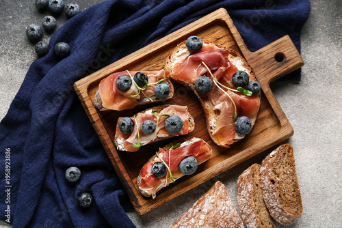 Tasty canapes with jamon, c...