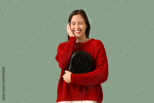 Young woman with electric f...