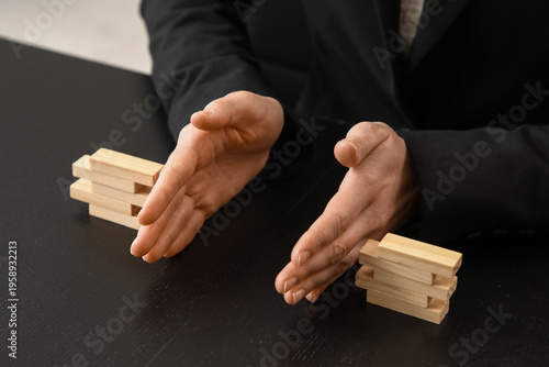 Female mediator separating ...