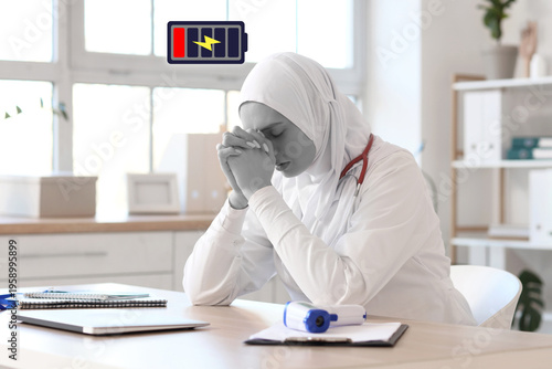 Female Muslim doctor in hij...