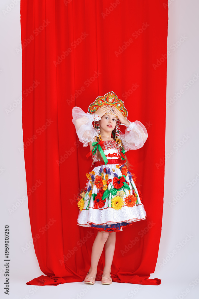 Fototapeta premium Fairytale Girl Pose