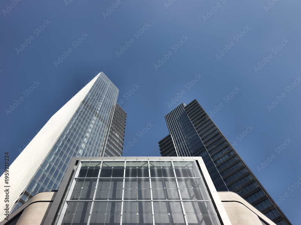 Obraz premium modern office building in daytime