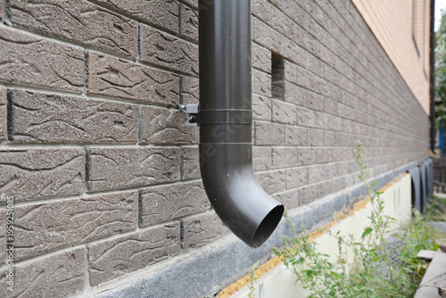 Fotografia Gutter downspout bracket close up