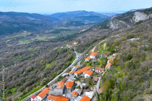 Fotografia View of landscape of Kraški rob and Istria in Primorska, Sovenia with Podpeč vil