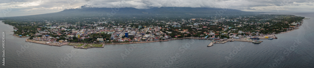 Obraz premium ultra wide panoramic drone view Dumaguete, Philippines Aerial of Rizal Boulevard and City Skyline