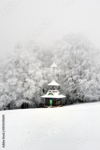 Kościółek w zimie