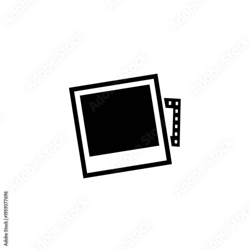 Minimalist Polaroid Camera Illustration with Retro Style and Vintage Appeal