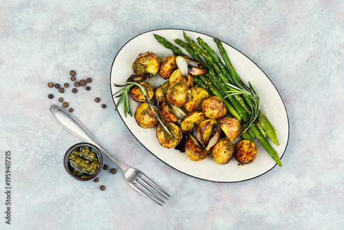 Roasted baby potatoes with asparagus and herbs