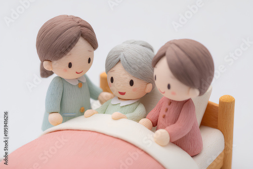 ベッドで療養する高齢女性と家族・看護師の見守りケア
