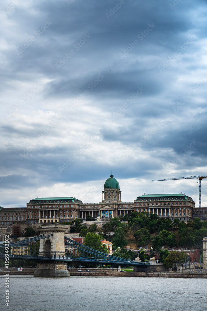 Fototapeta premium Buda Castle and Széchenyi Chain Bridge over Danube Budapest