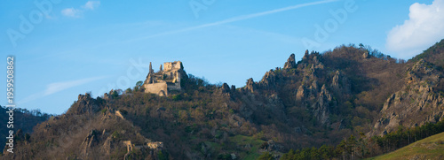 Ruine dürnstein mit Felsnadeln