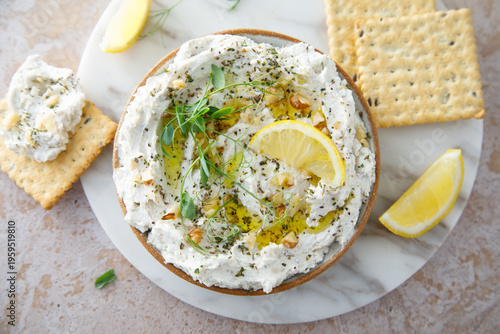 Foto Cottage cheese dip with walnut