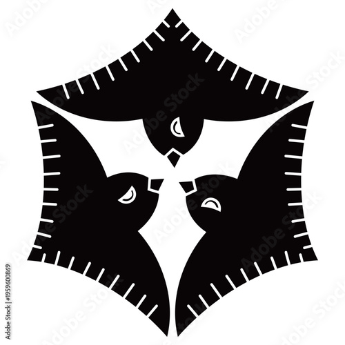 家紋です。変わり三つ雁金といいます。