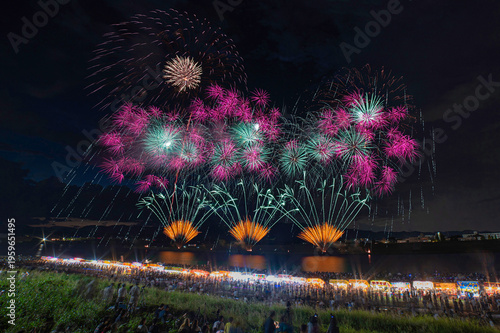 Wallpaper Mural 筑後川花火大会「超特別大早打」 Torontodigital.ca