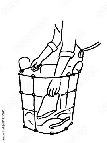 洗濯かごから洗濯物を取り出す手元の線画イラスト