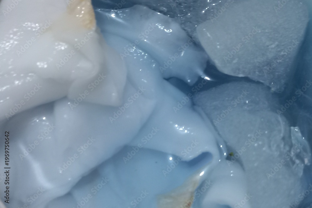 Obraz premium Fresh Drink Coconut Water and butterfly pea With Beautiful color | Natural photos 